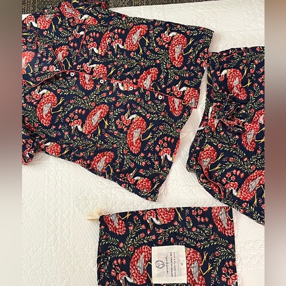 Print fresh Pajamas set with travel bag.